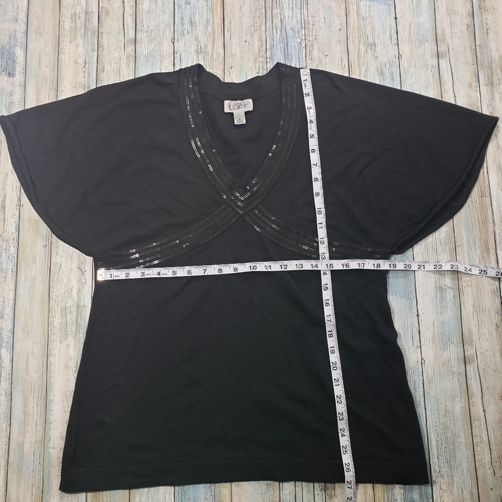 Ann Taylor LOFT Top. - Picture 3 of 13